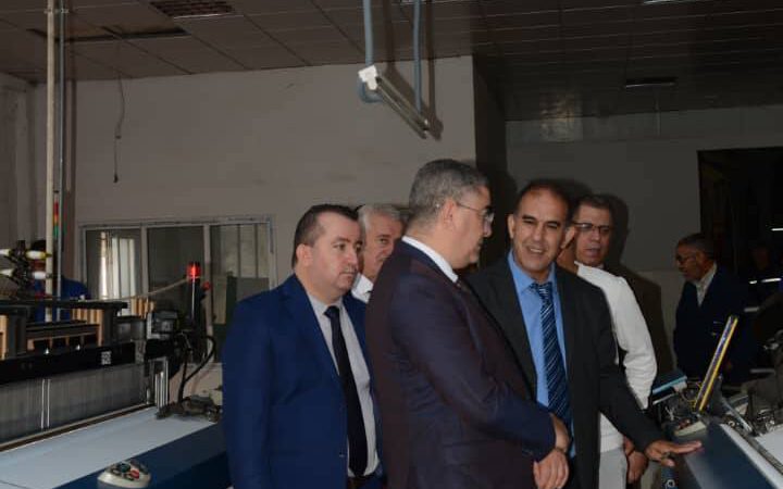 Le président-directeur général, accompagné d&rsquo;une délégation de directeurs généraux et cadres de l&rsquo;entreprise  